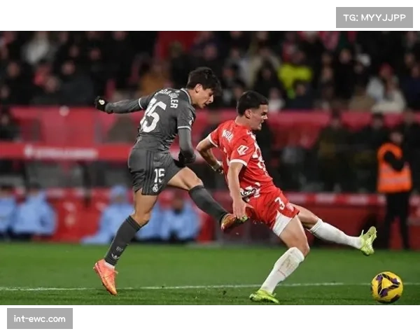 伯纳乌争议瞬间:居莱尔补射破门被VAR吹掉,边路传中越位毫厘之间 伯纳乌争议瞬间:居莱尔补射破门被VAR吹掉,边路传中越位毫厘之间